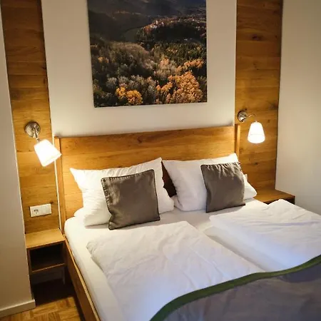 Szálloda Wirtshaus Im Schloss Fuersteneck *